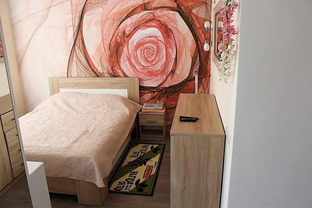 Ferienwohnung Uiutnaia Studio V Kieve Apartment Kiew